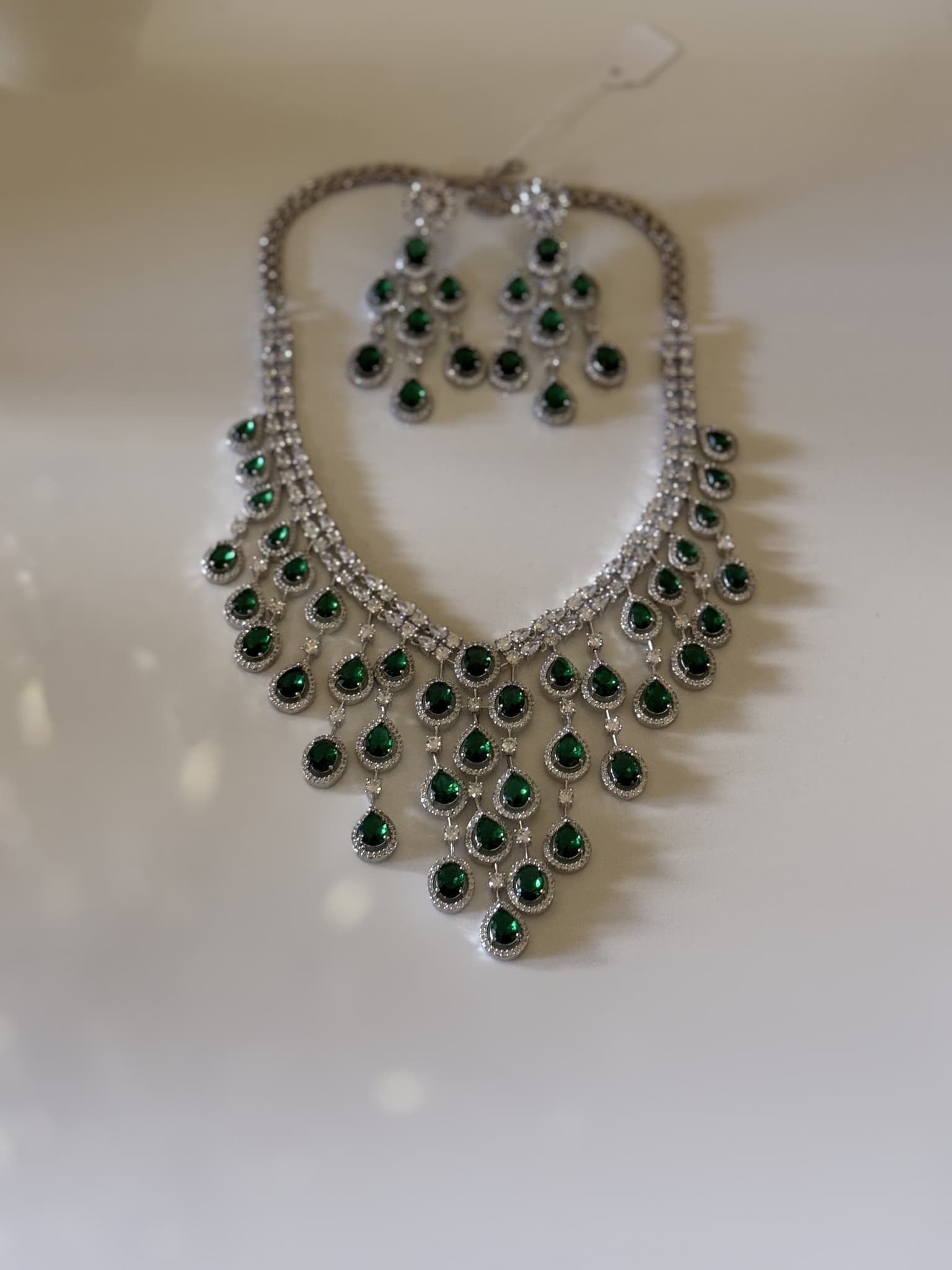 Emerald and Kundan Haslee Set