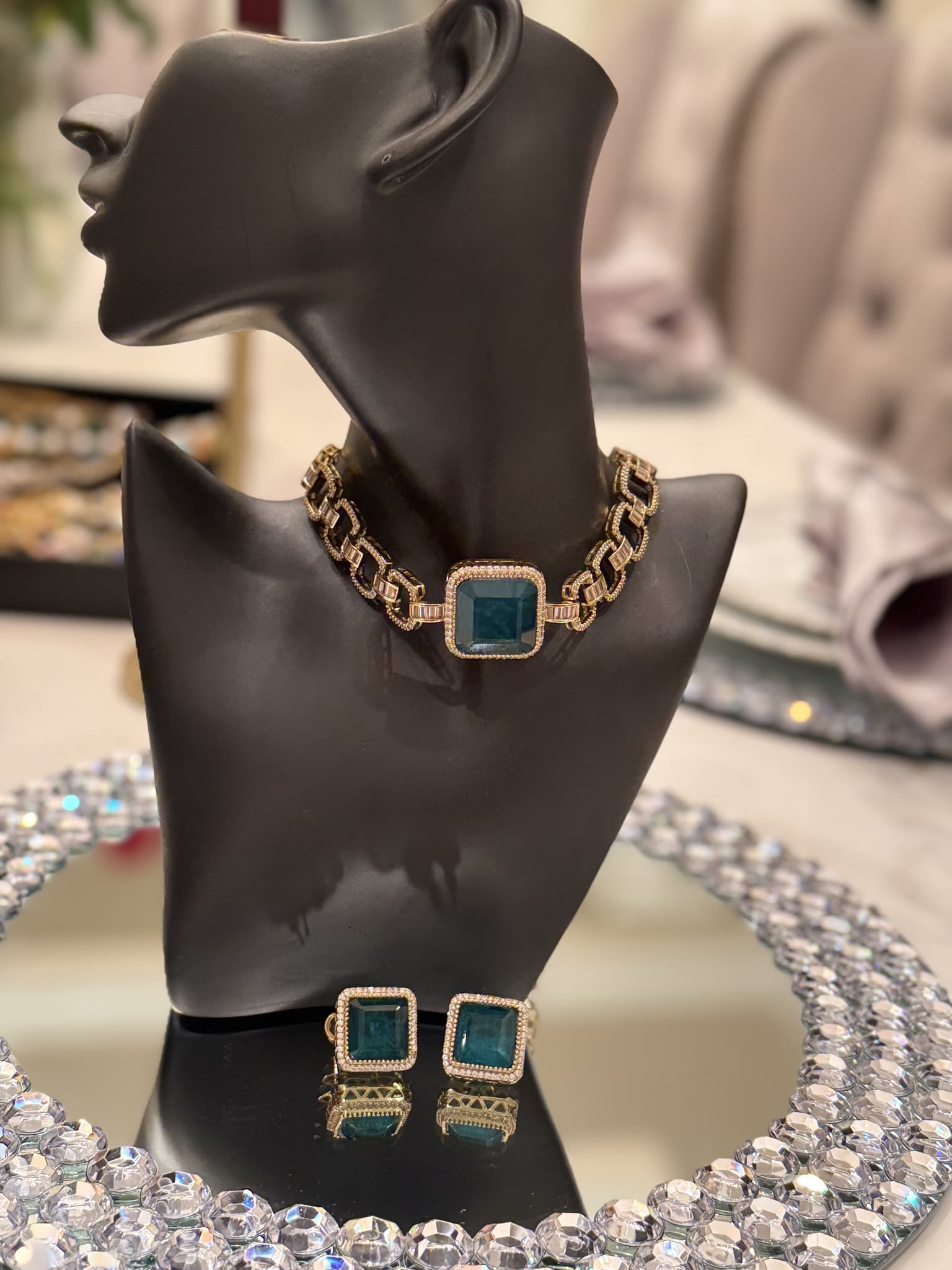 Emerald Solitaire Pendant Necklace Set thumbnail 2