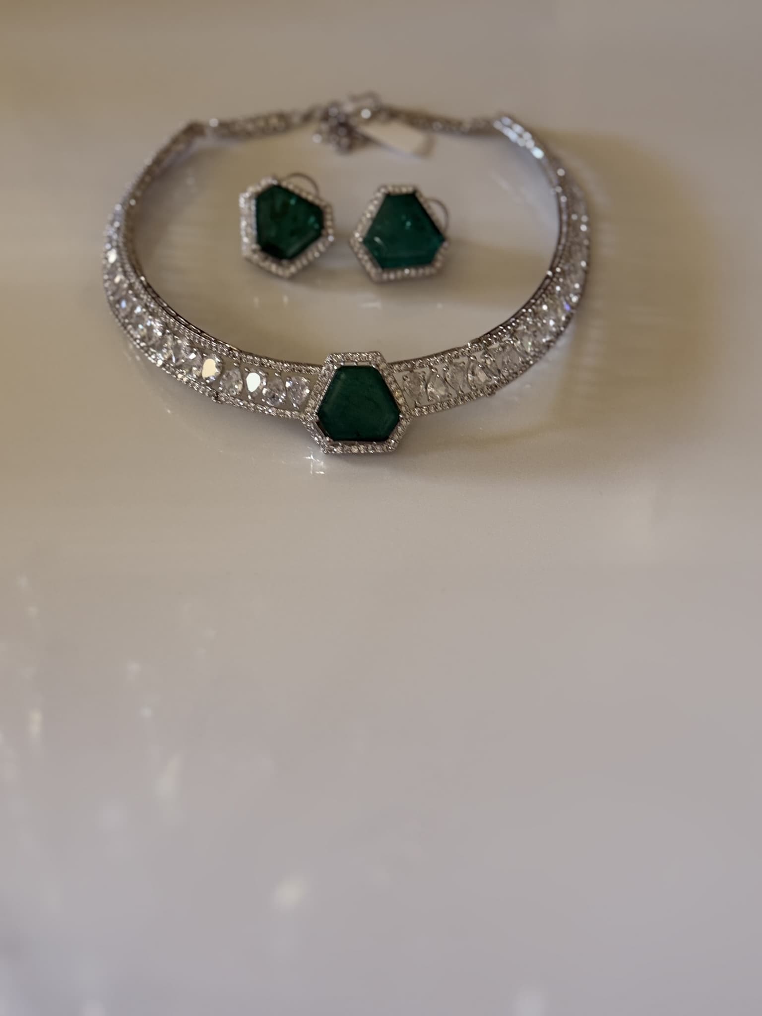 emerald-hexagon-choker-set