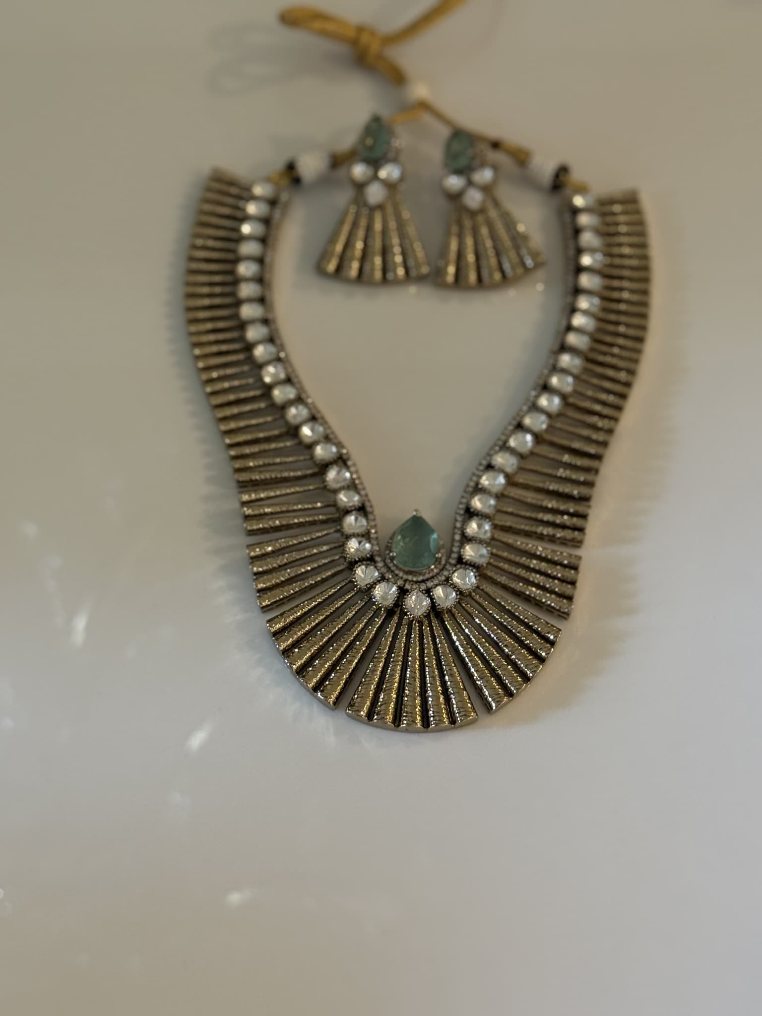 Antique gold Metal Emerald Fan Necklace Set