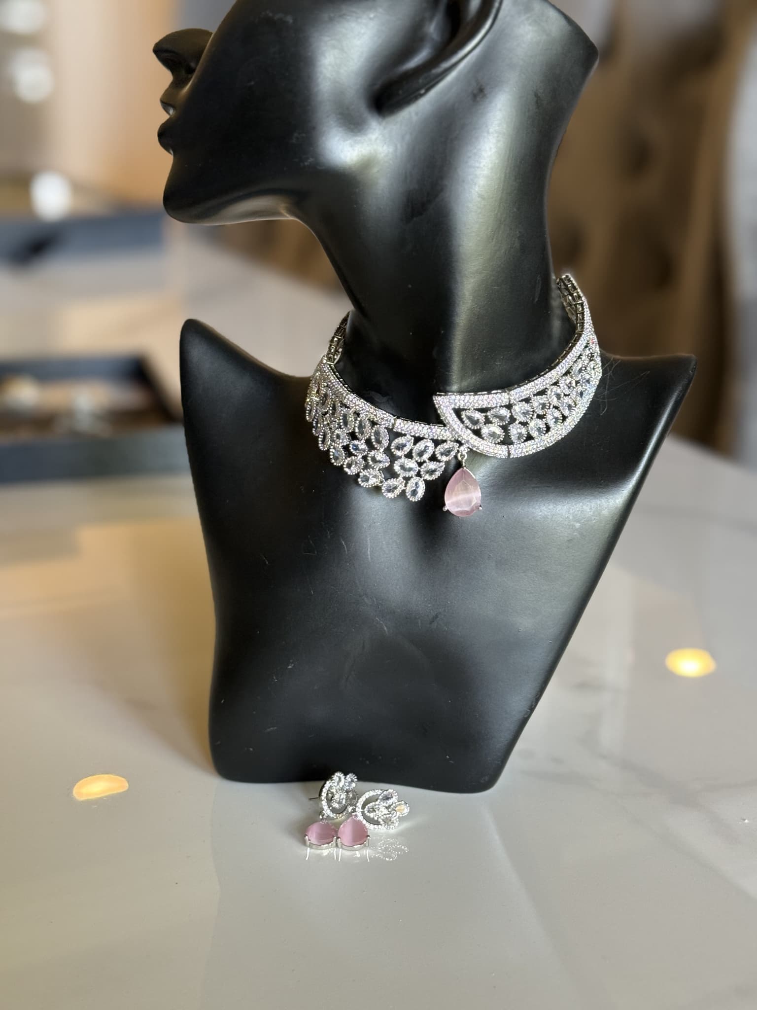 pink-collar-choker-set